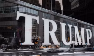 Tổng thống Trump mất hàng trăm triệu USD vì chính sách thuế do chính mình ban hành