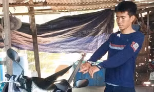 Thuê xe ôm tìm bạn không gặp, thanh niên cướp luôn xe