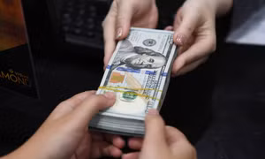 Giá USD ngân hàng vượt 26.100 đồng