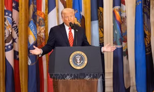 Tỷ lệ ủng hộ Tổng thống Trump giảm xuống còn 42%