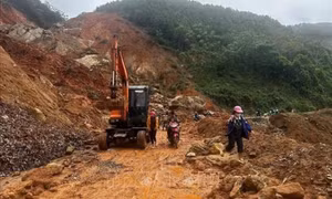 Lào Cai: Khắc phục sạt lở gây tắc nghẽn giao thông