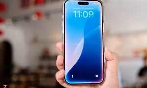 Apple thuyết phục người dùng bỏ ốp lưng iPhone