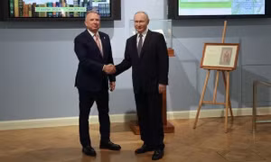 Tổng thống Nga Putin nói chuyện với đặc phái viên Nhà Trắng suốt bốn giờ