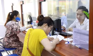 Người dân góp ý về việc sắp xếp đơn vị hành chính cấp xã theo hình thức nào