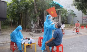 Đẩy mạnh xét nghiệm diện rộng khu vực phong tỏa, nguy cơ cao