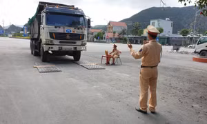 Khó khăn trong xử lý xe chở quá tải trọng
