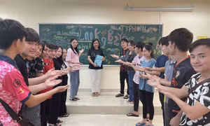  Người bắc nhịp cầu văn hóa Việt – Lào