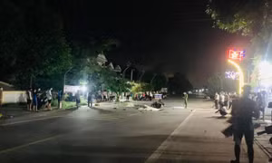 2 xe máy đâm nhau trong đêm, 3 thanh niên tử vong