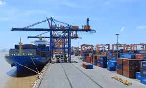 Dịch bệnh diễn biến phức tạp, kim ngạch xuất khẩu tháng Tám giảm 6%
