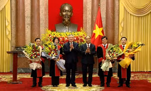 Chủ tịch nước trao quyết định bổ nhiệm 4 Thẩm phán TAND Tối cao