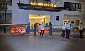 Phong tỏa một tòa chung cư ở Time City, Hà Nội