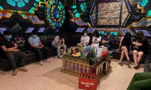 40 khách hát karaoke giữa mùa dịch