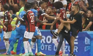 Ligue 1 đưa ra án phạt cho vụ bạo loạn giữa Nice - Marseille