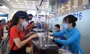 Hàng không tạm dừng mở bán vé nội địa