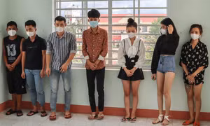 Nhóm nam nữ 'bay lắc' trong căn nhà thuê