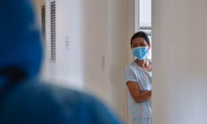 Cách để không lây nhiễm SARS-CoV-2 khi sống cùng F0