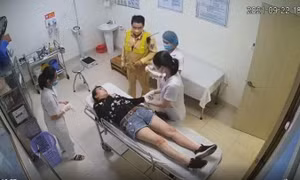 Nữ tài xế mắc bệnh tim thò tay qua cửa xe cầu cứu trên cao tốc