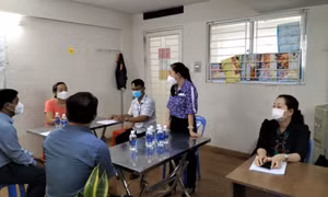 Bí thư phường công khai xin lỗi người phụ nữ bị cưỡng chế test COVID-19