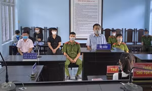 Đánh người trực chốt kiểm dịch, một nhân viên bệnh viện lãnh án 6 tháng tù