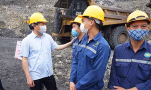 Phó Bí thư Thường trực Tỉnh ủy Ngô Hoàng Ngân thăm, động viên một số đơn vị ngành Than trên địa bàn TP Cẩm Phả