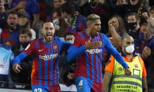 Barca chết hụt tại Camp Nou