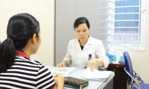 Viêm họng vì dùng điều hòa, nhiều người vội đi khám vì tưởng mắc Covid-19