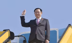Chủ tịch Quốc hội đến Brussels, bắt đầu chuyến thăm, làm việc với EP, EU và Vương quốc Bỉ