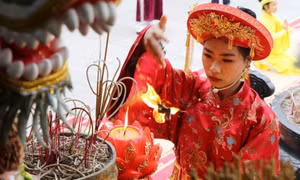 YouTuber 'làm phép' đẩy lui dịch COVID-19, xúc phạm tín ngưỡng thờ Mẫu