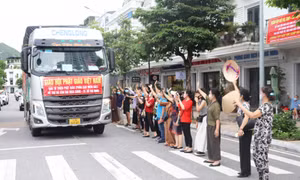 Tỏa sáng nghĩa tình đồng bào