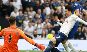 Chelsea lên đỉnh Ngoại hạng Anh