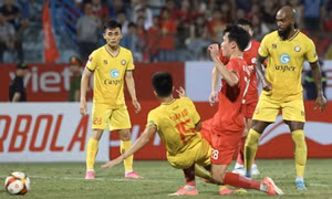 Viettel suýt thua Thanh Hoá trong ‘cơn mưa thẻ’ ở V-League
