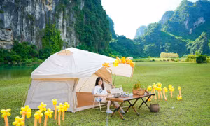 Thung lũng xanh cách Hà Nội 130km, khách tới ăn đặc sản, cắm trại, chèo thuyền