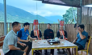 Phát huy vai trò người có uy tín trong vùng đồng bào DTTS
