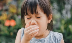 Trẻ bị ho, cha mẹ cần biết 3 điều sau