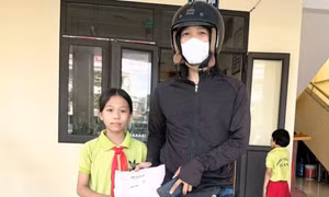 Hai học sinh TX Quảng Yên "nhặt được của rơi, trả người làm mất"