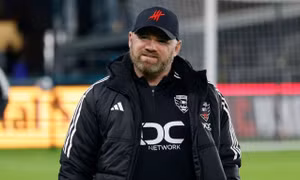 Rooney trở lại Anh làm HLV