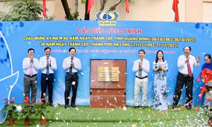 TP Hạ Long: Gắn biển 5 công trình chào mừng kỷ niệm 60 năm Ngày thành lập tỉnh