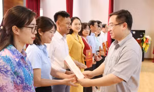Bế giảng lớp bồi dưỡng, cập nhật kiến thức cho cán bộ diện Ban Thường vụ Tỉnh ủy quản lý năm 2023