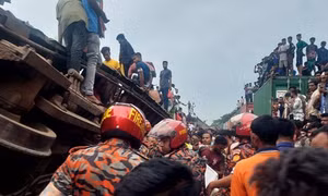 Bangladesh: Hai tàu hỏa đâm nhau, ít nhất 15 người thiệt mạng