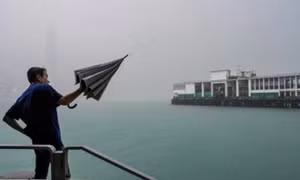 Bão Koinu gây ngập lụt tồi tệ ở Hong Kong (Trung Quốc)