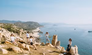 Công viên đá hình thù lạ ở Ninh Thuận, khách băng rừng, đi bộ 2km tới check-in
