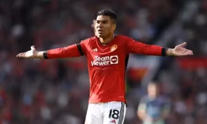 Thắng nhọc, CĐV Man Utd chỉ rõ cái tên cần được trảm