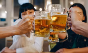 Bia, rượu hại da thế nào