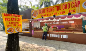 Đổ xô mua bánh trung thu đại hạ giá