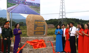 Đầm Hà gắn biển các công trình kỷ niệm 60 năm thành lập tỉnh