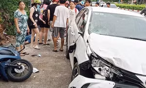 Ôtô lao vào nhóm phụ huynh đón con, một người chết