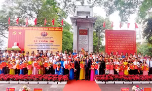 Móng Cái: Công bố quyết định kết nạp 90 đảng viên mới chào mừng kỷ niệm 60 năm Ngày thành lập tỉnh