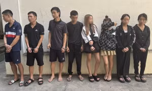 8 nam, nữ tổ chức bay lắc tại quán karaoke