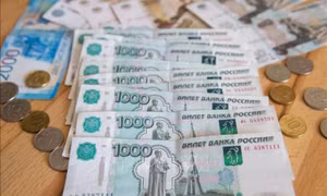 Đồng tiền Nga lại giảm giá mạnh, hơn 100 ruble mới đổi được 1 USD
