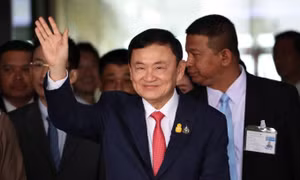 Thái Lan cho phép ông Thaksin tiếp tục ở trong viện